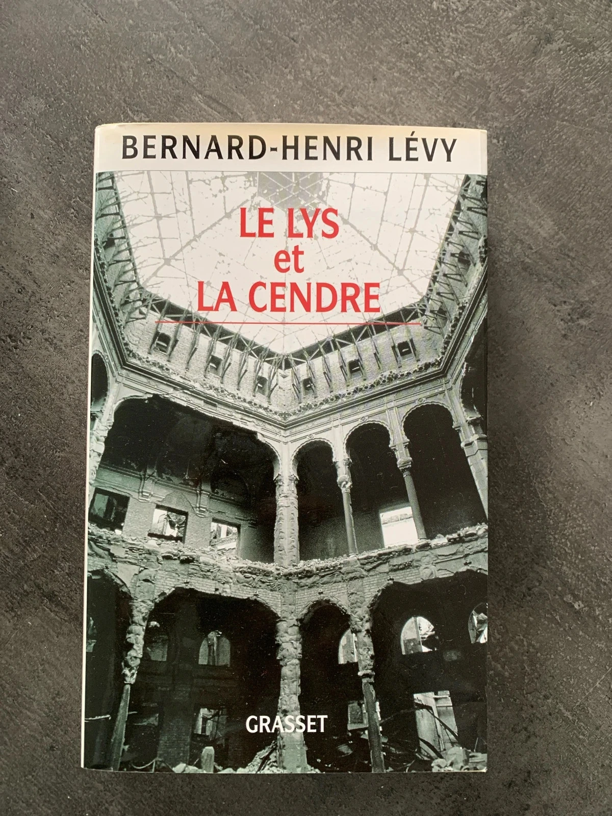 Le lys et la cendre